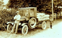 Jaap Dekker Pzn bij de T-Ford rond 1923